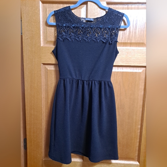 Soprano Black Dress - Picture 1 of 3